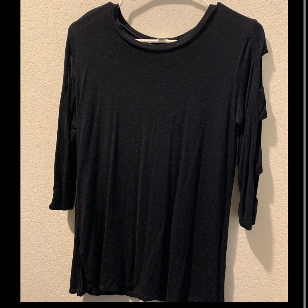 Long sleeve with detail on the arms